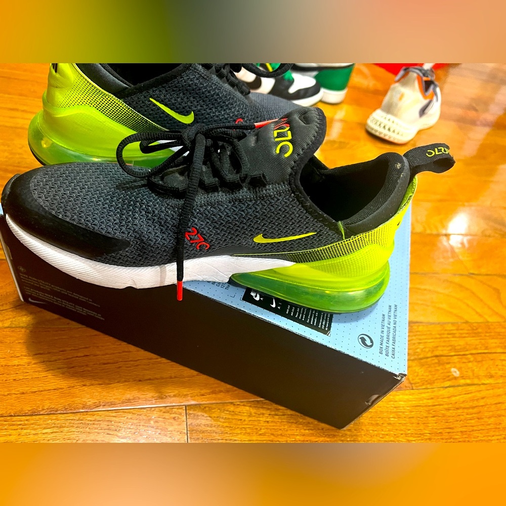 Men’s Nike 270s